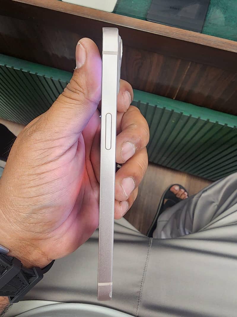 Apple iPhone 13 5
