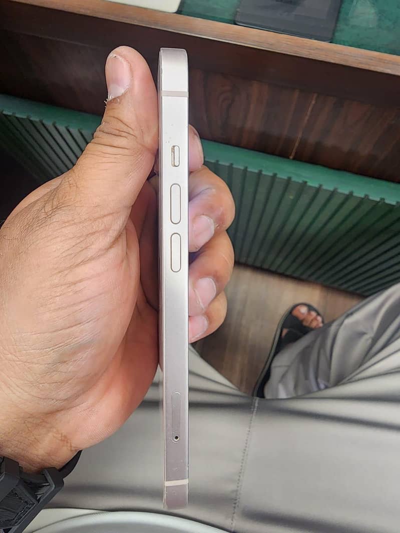 Apple iPhone 13 6