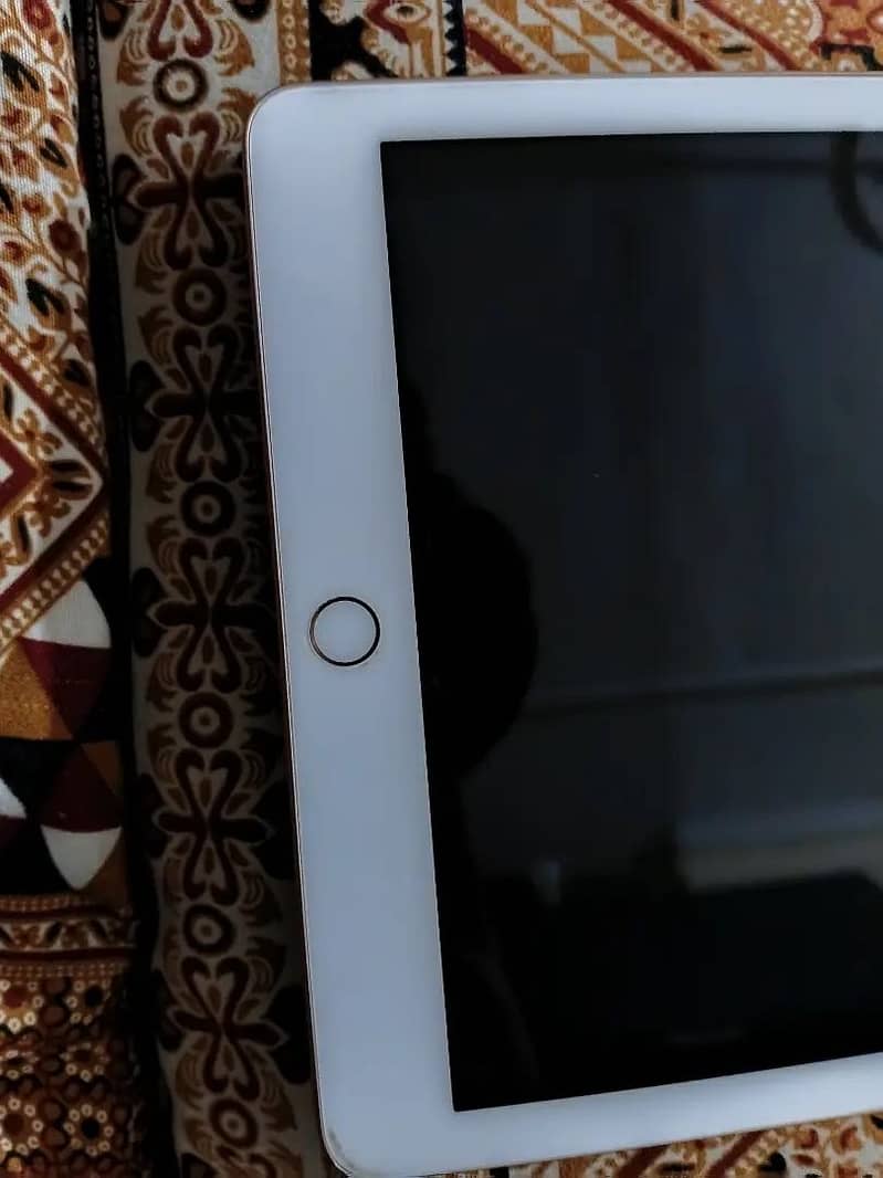 Ipad 6th generation 10/10 4