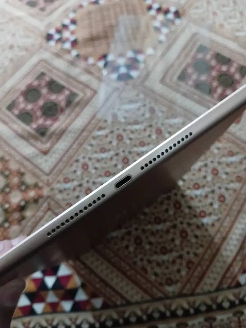 Ipad 6th generation 10/10 5