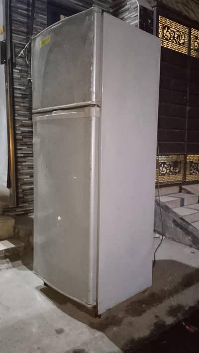 fridge for sale okay condition Mai