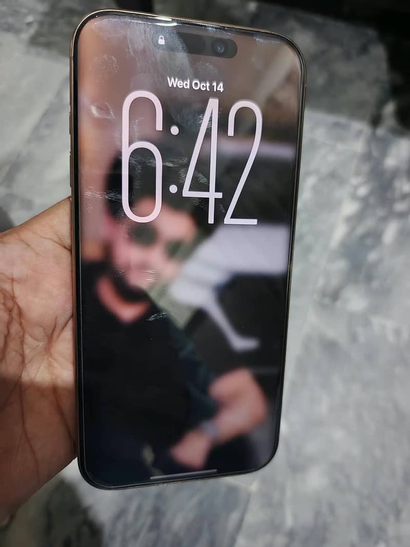 Apple iPhone 16 Pro Max 0