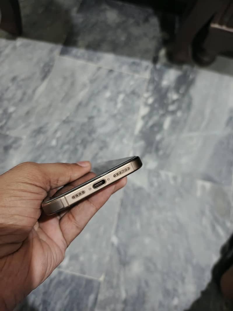 Apple iPhone 16 Pro Max 3