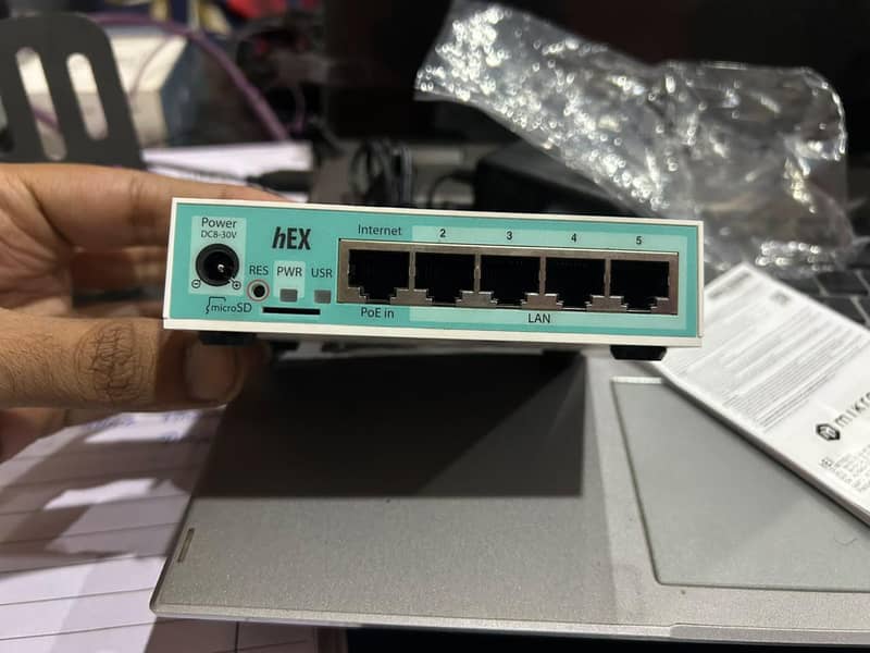 Mikrotik RB750Gr3 1