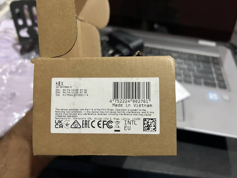 Mikrotik RB750Gr3 2