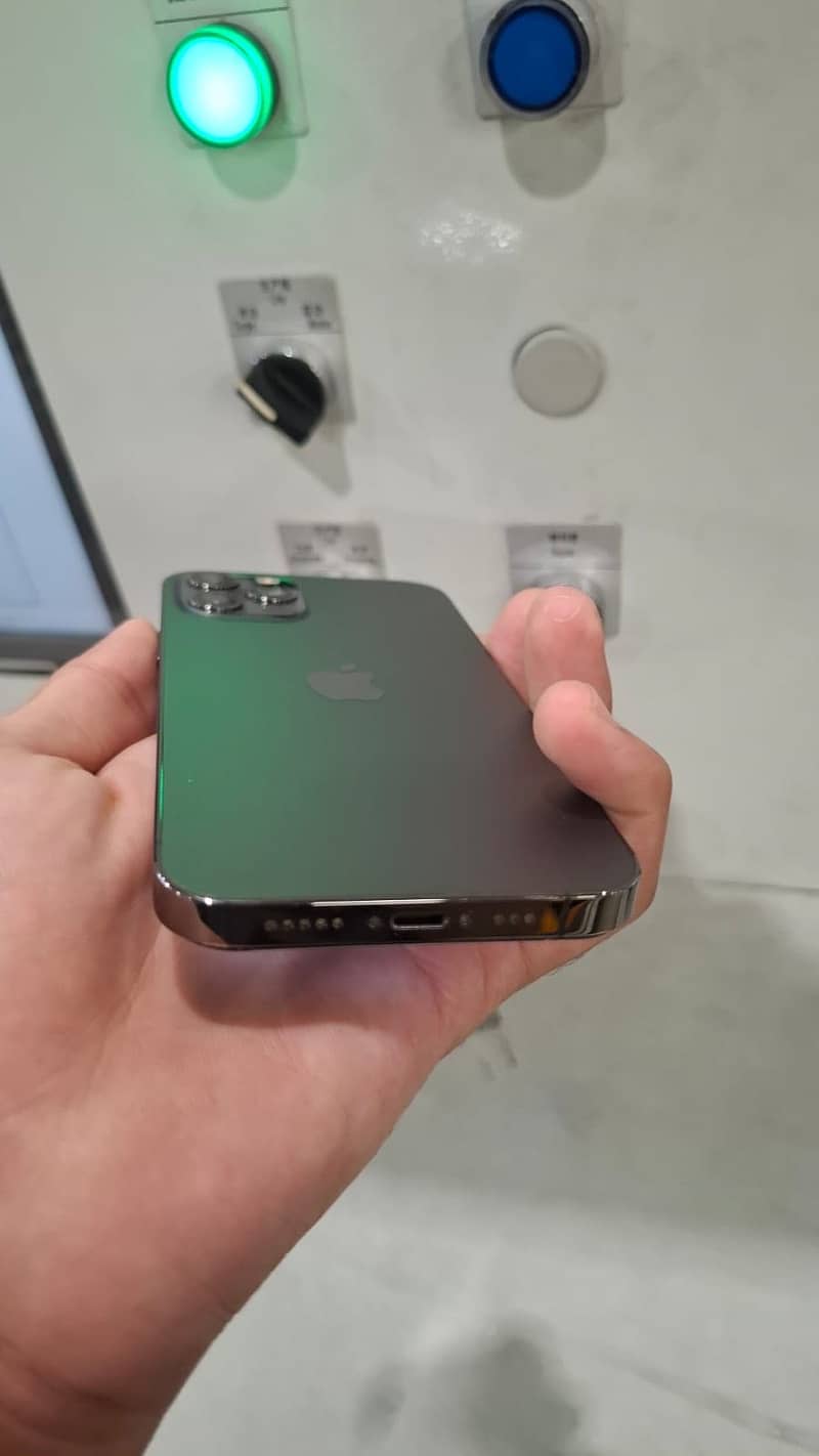 Apple iPhone 12 Pro 3