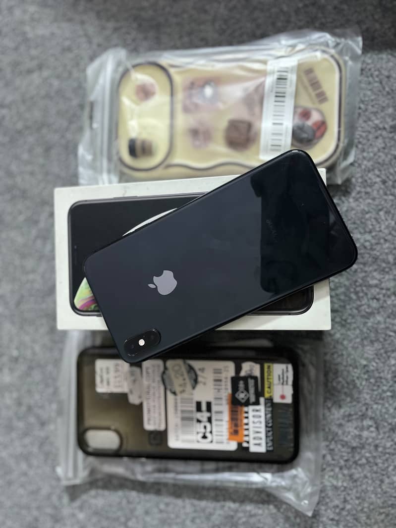 Apple iPhone XS Max 0