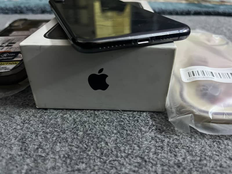 Apple iPhone XS Max 1