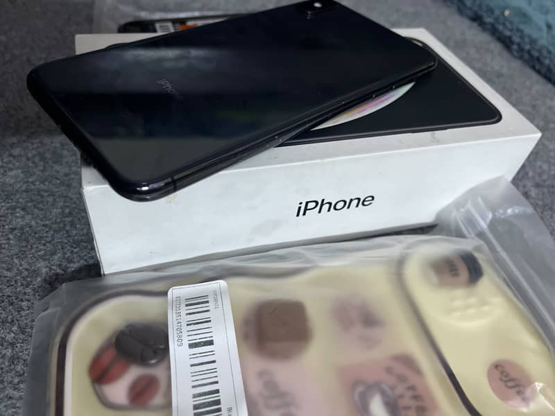 Apple iPhone XS Max 3