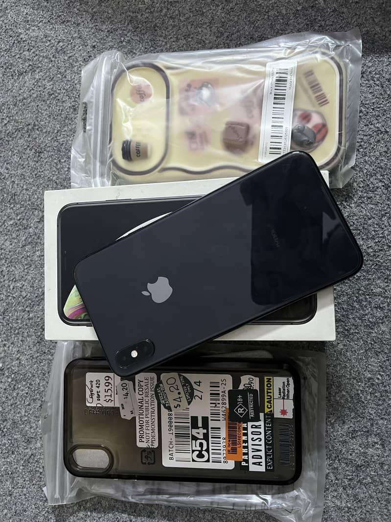Apple iPhone XS Max 4