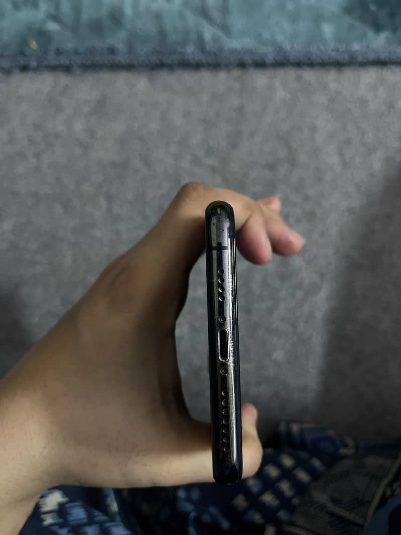 Apple iPhone XS Max 7