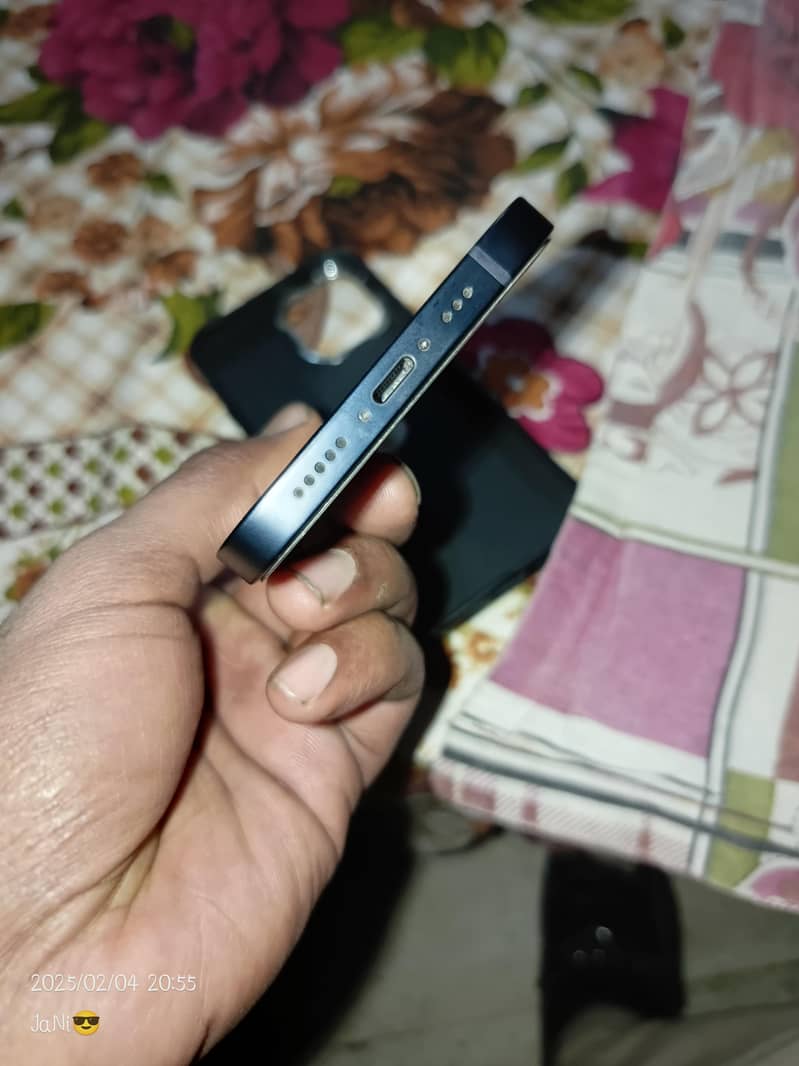 Apple iPhone 12 1