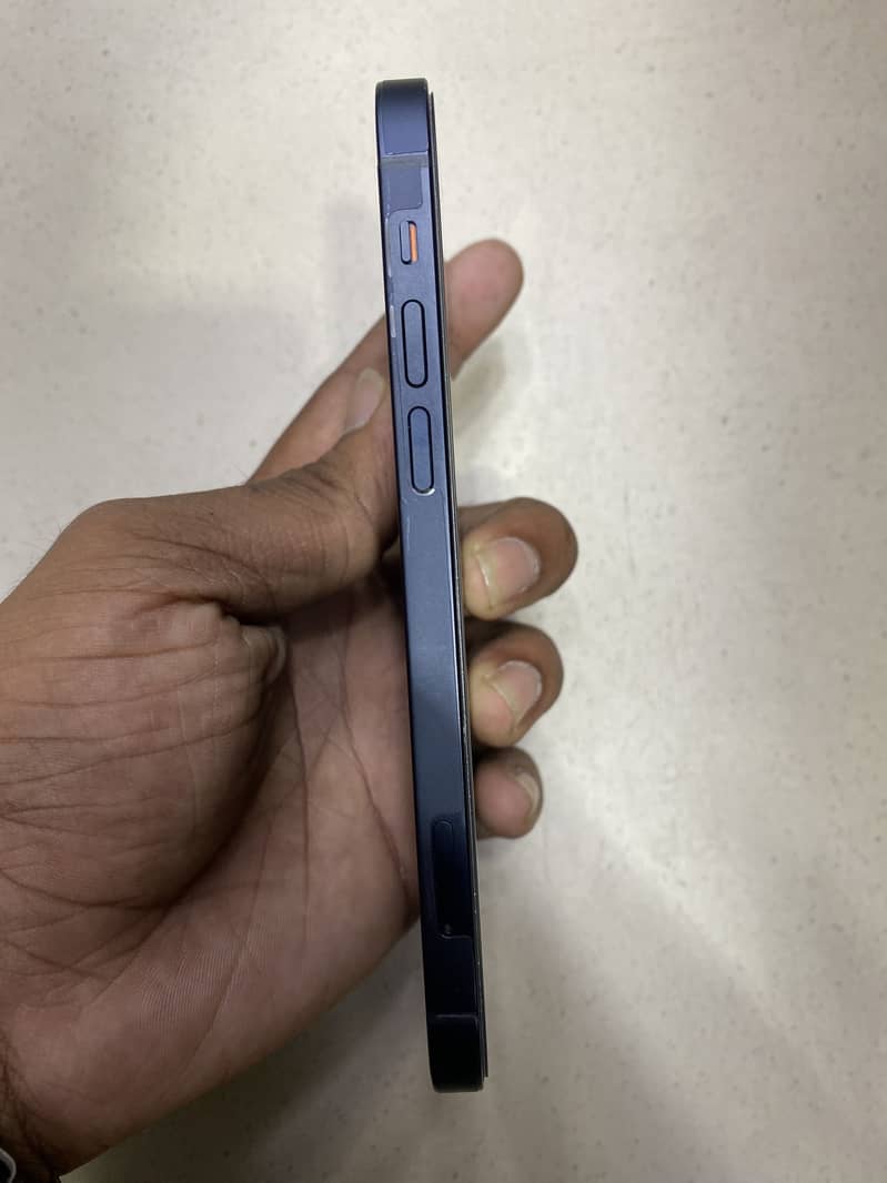 Apple iPhone 12 1