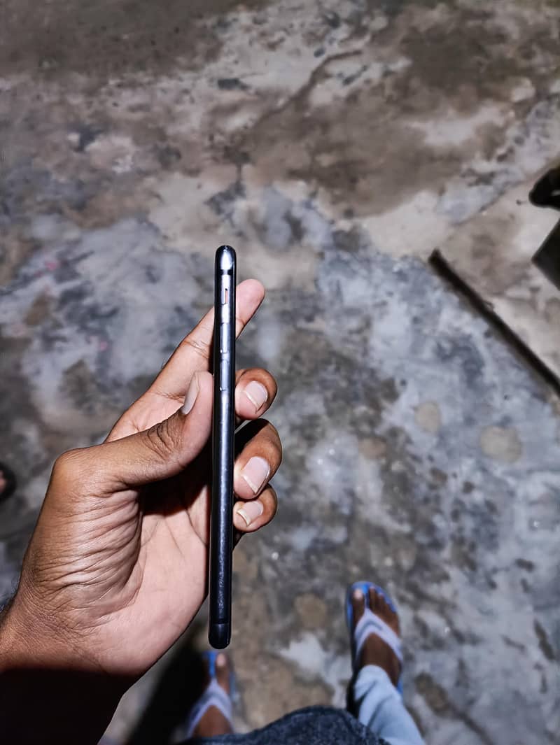 Apple iPhone 8 3