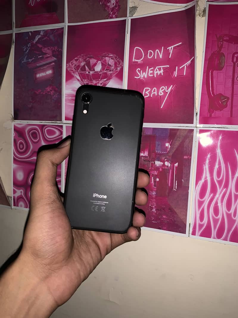 Apple iPhone XR 7