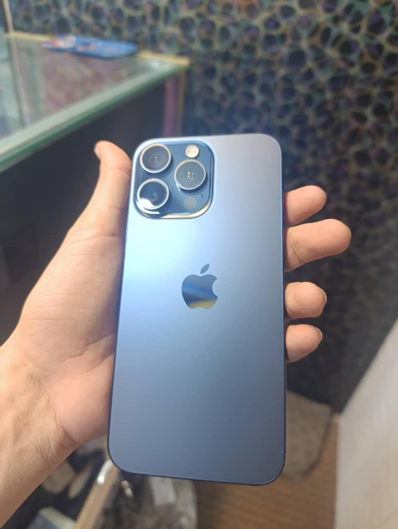 Apple iPhone 15 Pro Max 0