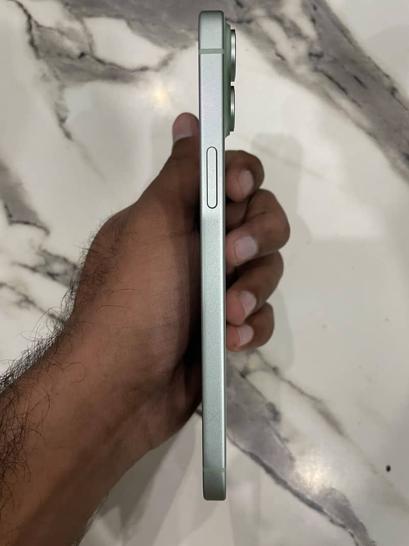 Apple iPhone 15 plus 3