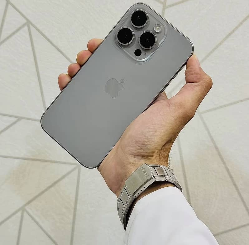 Apple iPhone 15 Pro 0