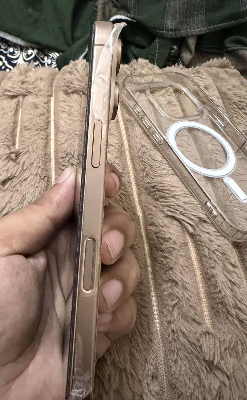Apple iPhone 16 Pro 1