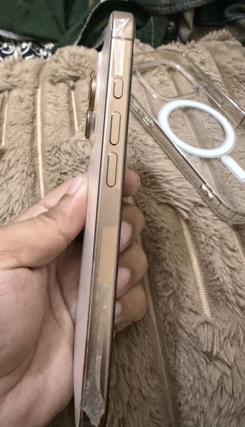 Apple iPhone 16 Pro 2