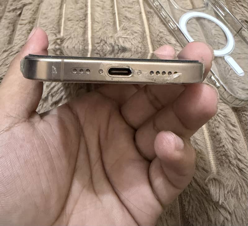 Apple iPhone 16 Pro 4