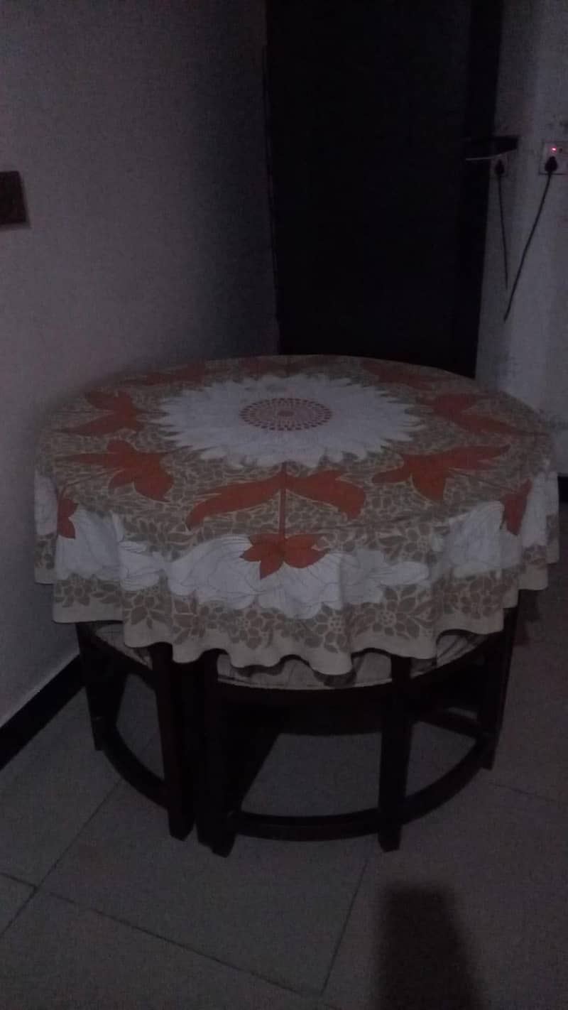 dining table 4 chair 1