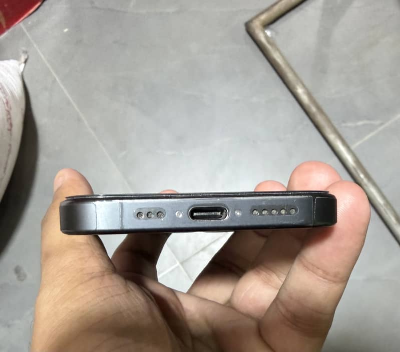 Apple iPhone 15 Pro JV 5