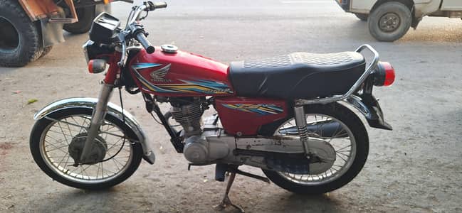 2018 model honda CG 125 geniune urgent sale  bhawalpur registration