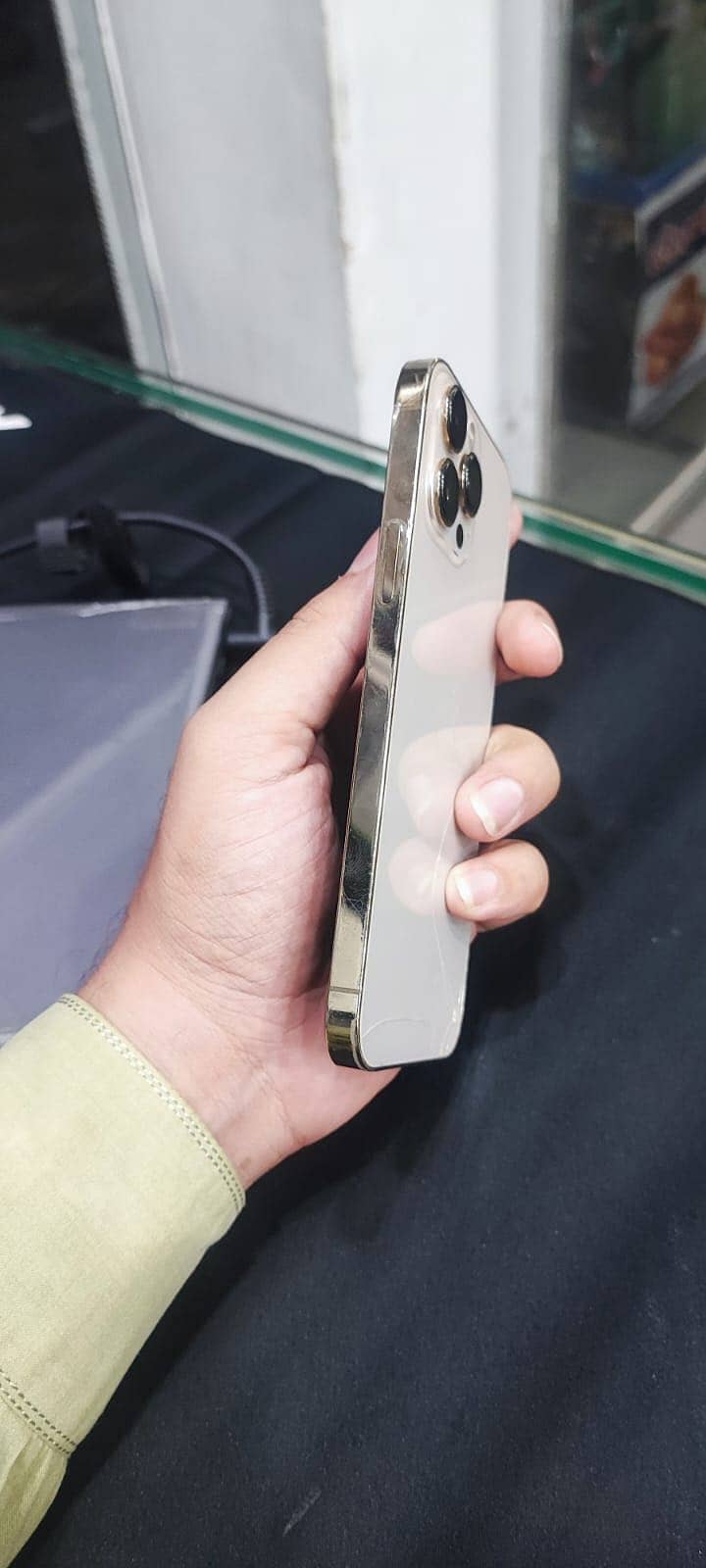 Apple iPhone 13 Pro Max 1
