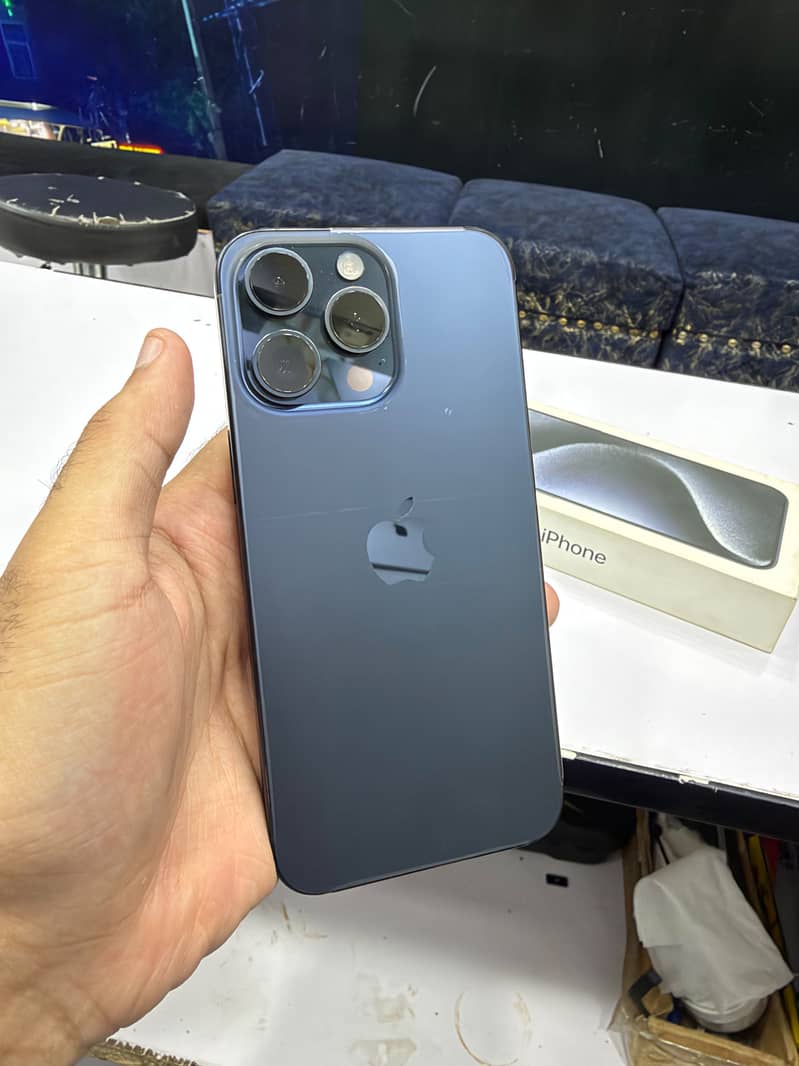 Apple iPhone 15 Pro Max 3