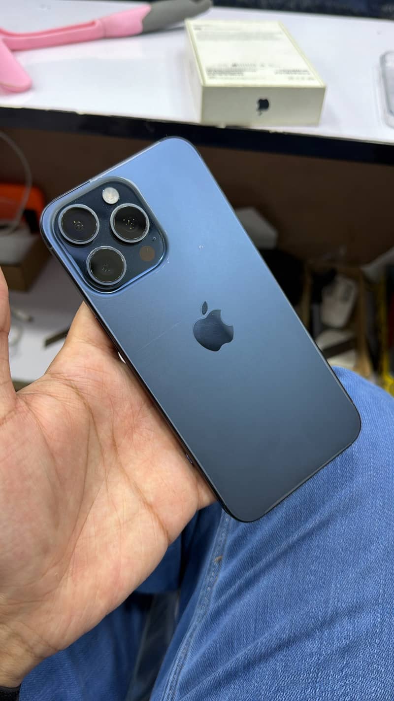 Apple iPhone 15 Pro Max 4