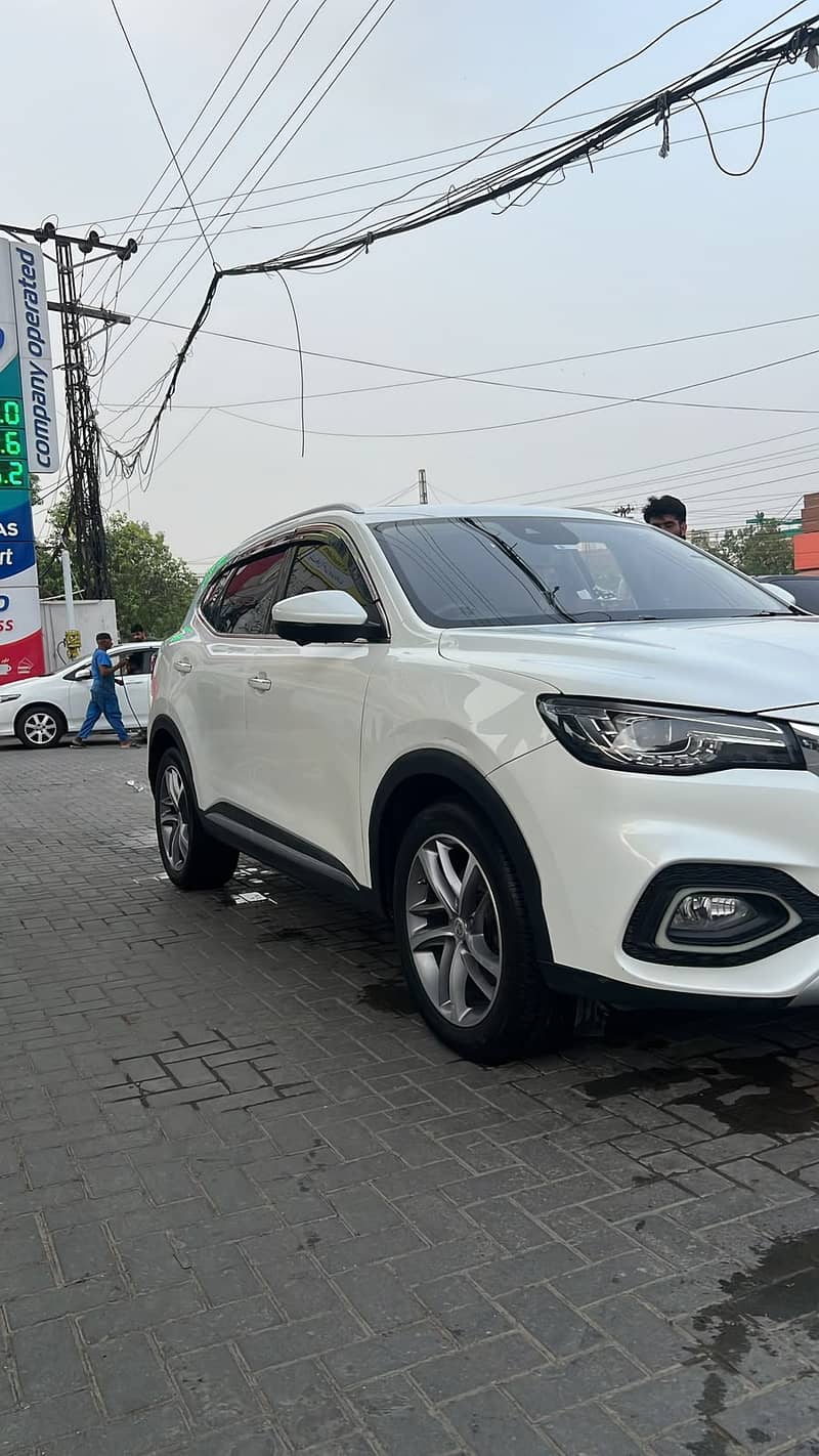 MG HS 2021 12