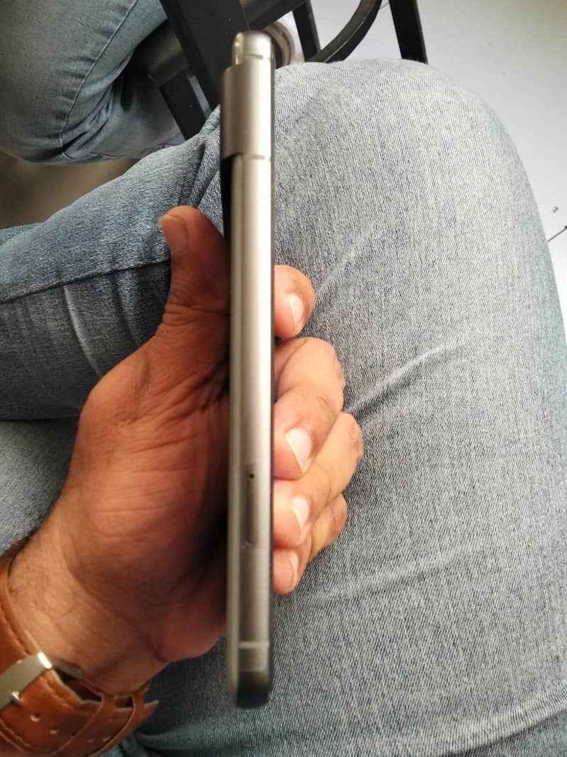 Google Pixel 8 4