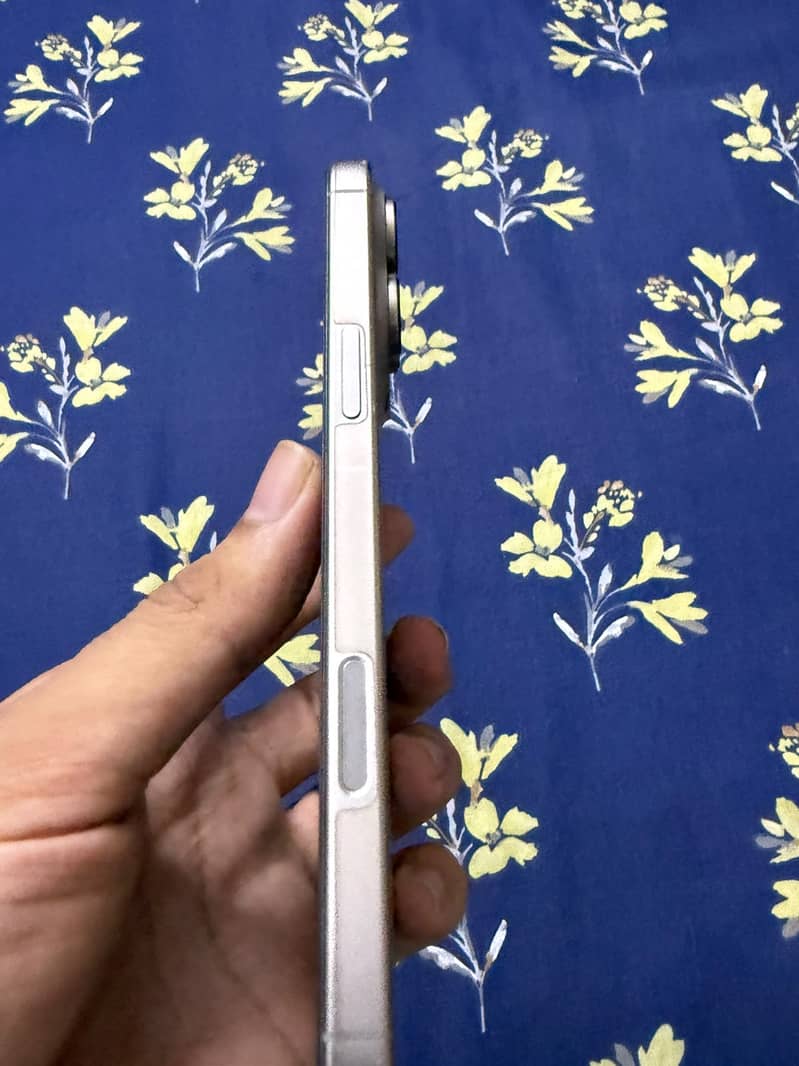 iPhone 16 Pro Max 2