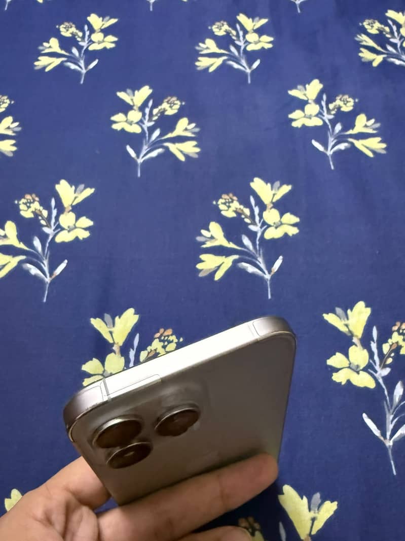 iPhone 16 Pro Max 3