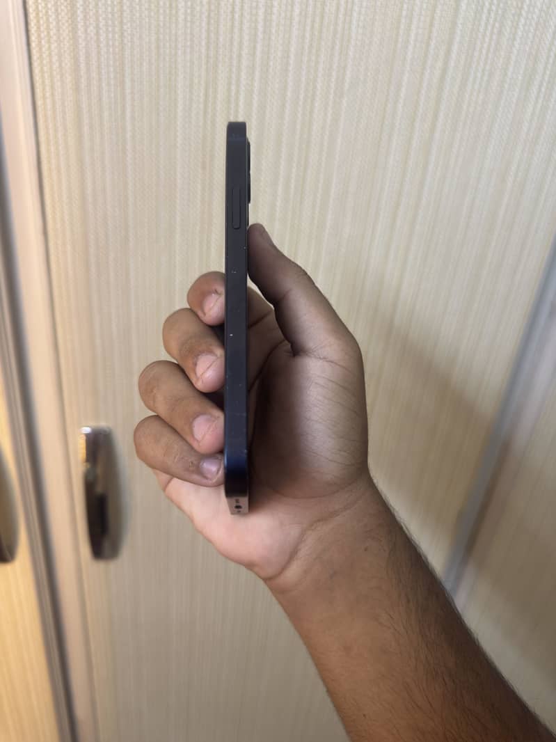 Apple iPhone 12 4