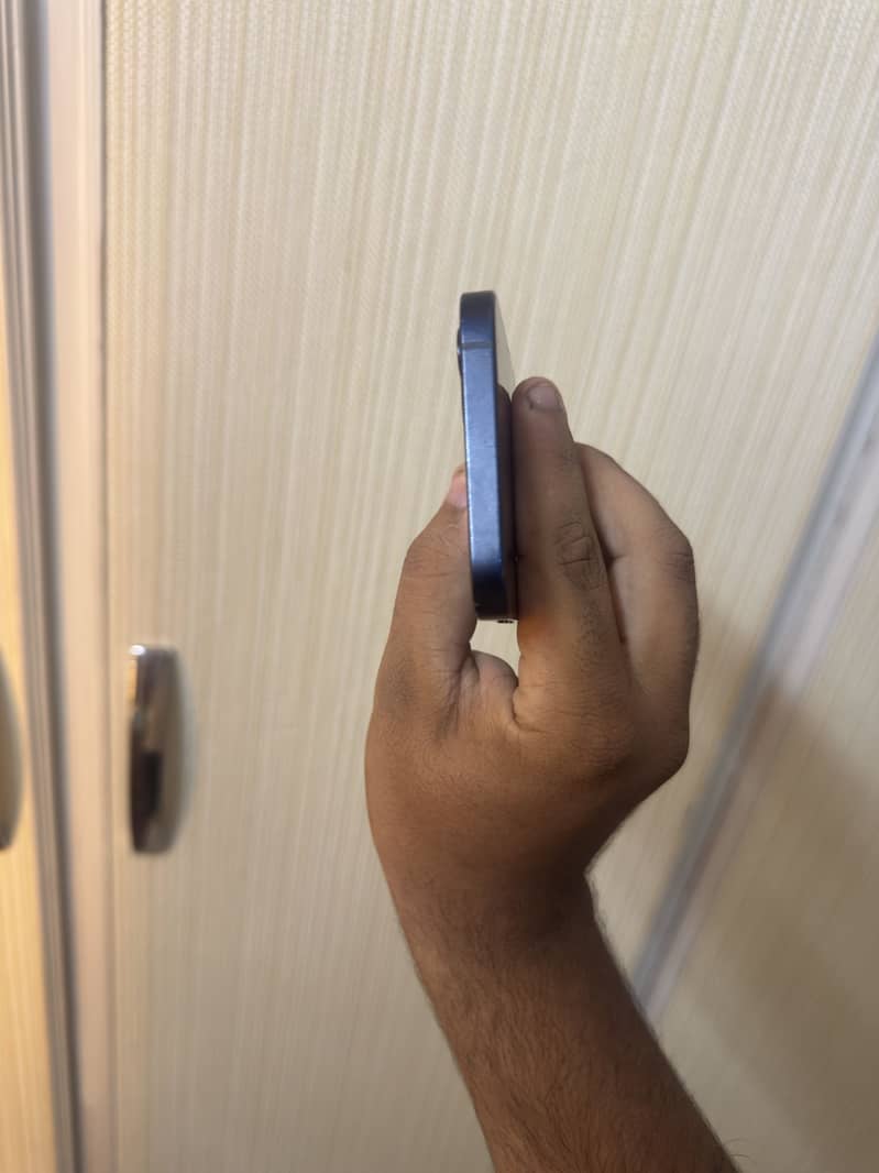 Apple iPhone 12 6