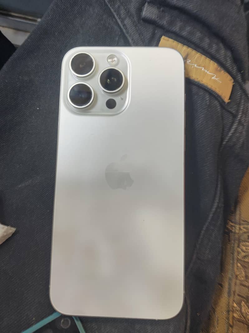 Apple iPhone 15 Pro Max 0