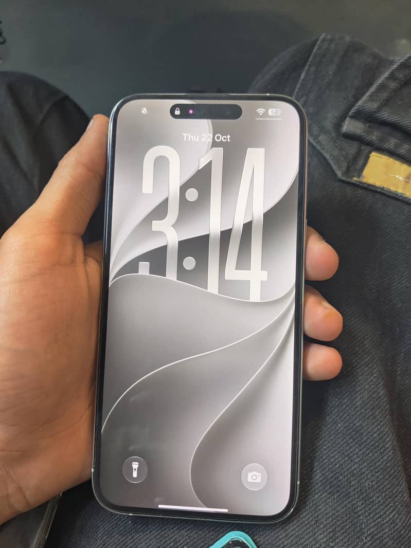Apple iPhone 15 Pro Max 4