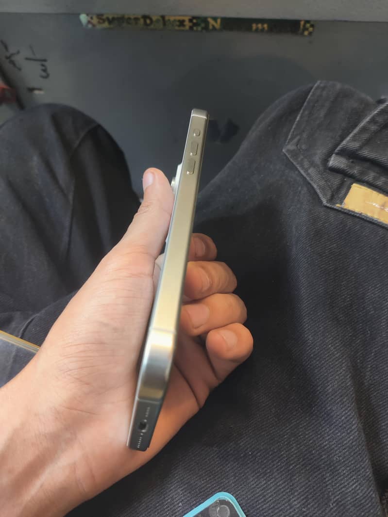 Apple iPhone 15 Pro Max 5