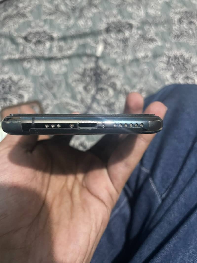 Apple iPhone 11 Pro 2