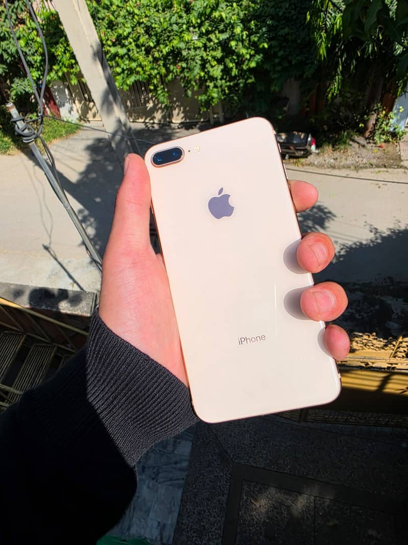 Apple iPhone 8 Plus 0