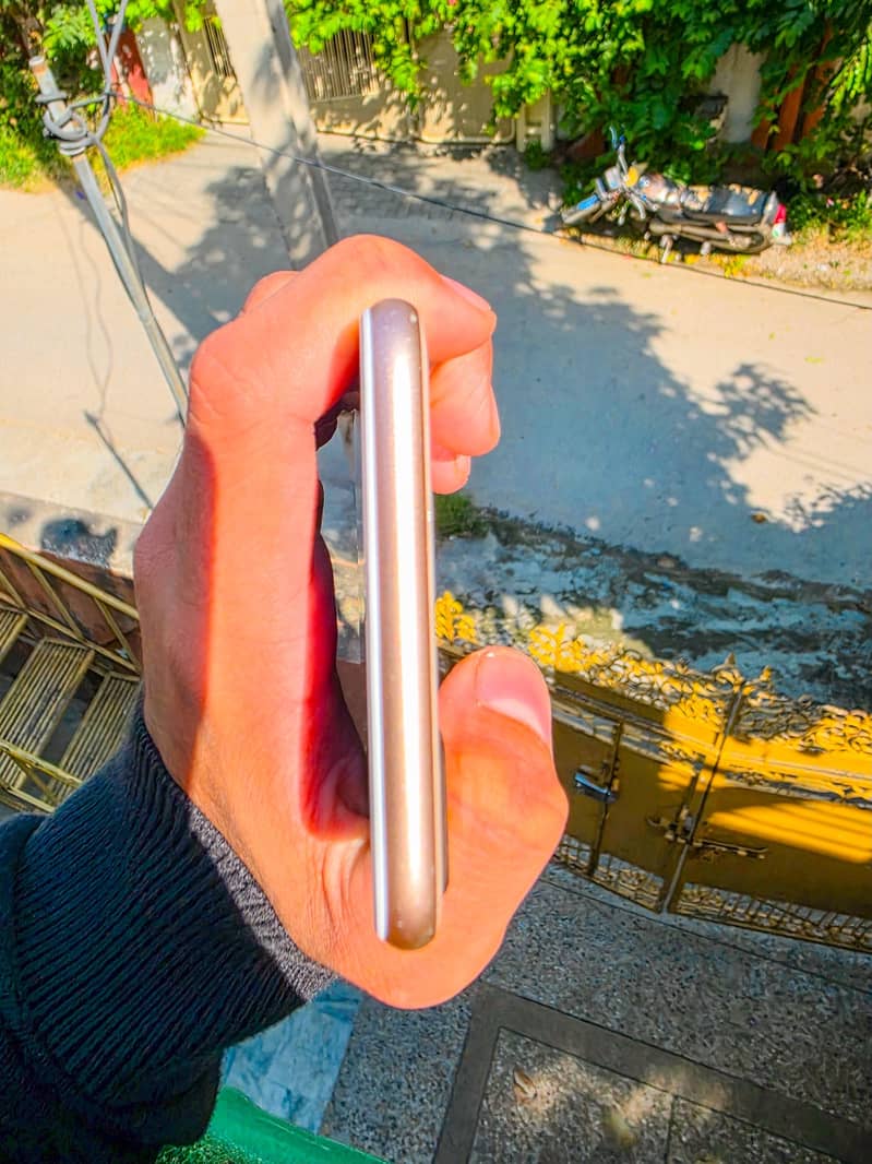 Apple iPhone 8 Plus 4