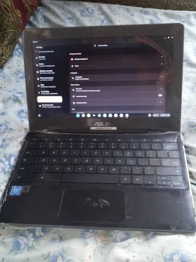 Chromebook Asus 4GB Ram 32 GB Storage all ok