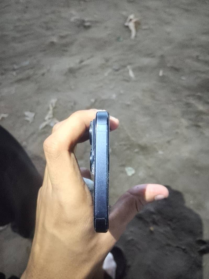 Apple iPhone 15 Pro Max 4