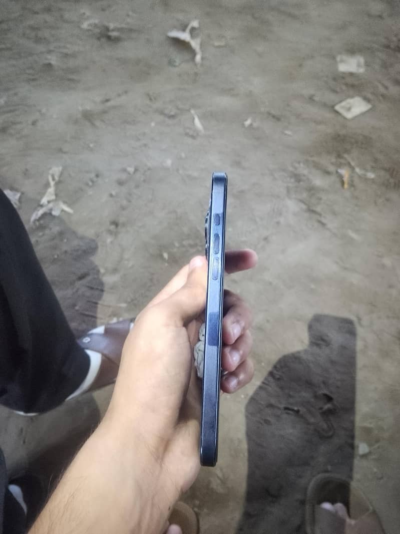 Apple iPhone 15 Pro Max 6