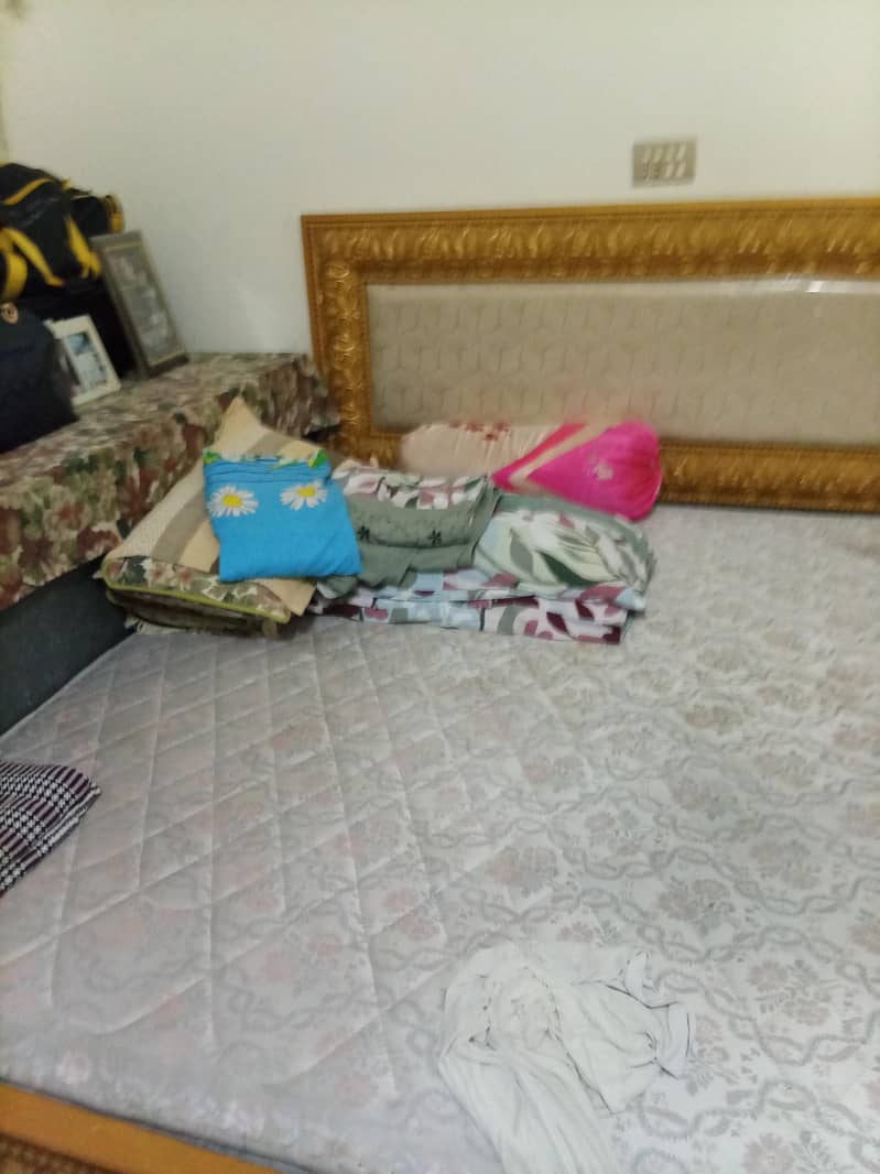 Daining table + Bed + drasing 10