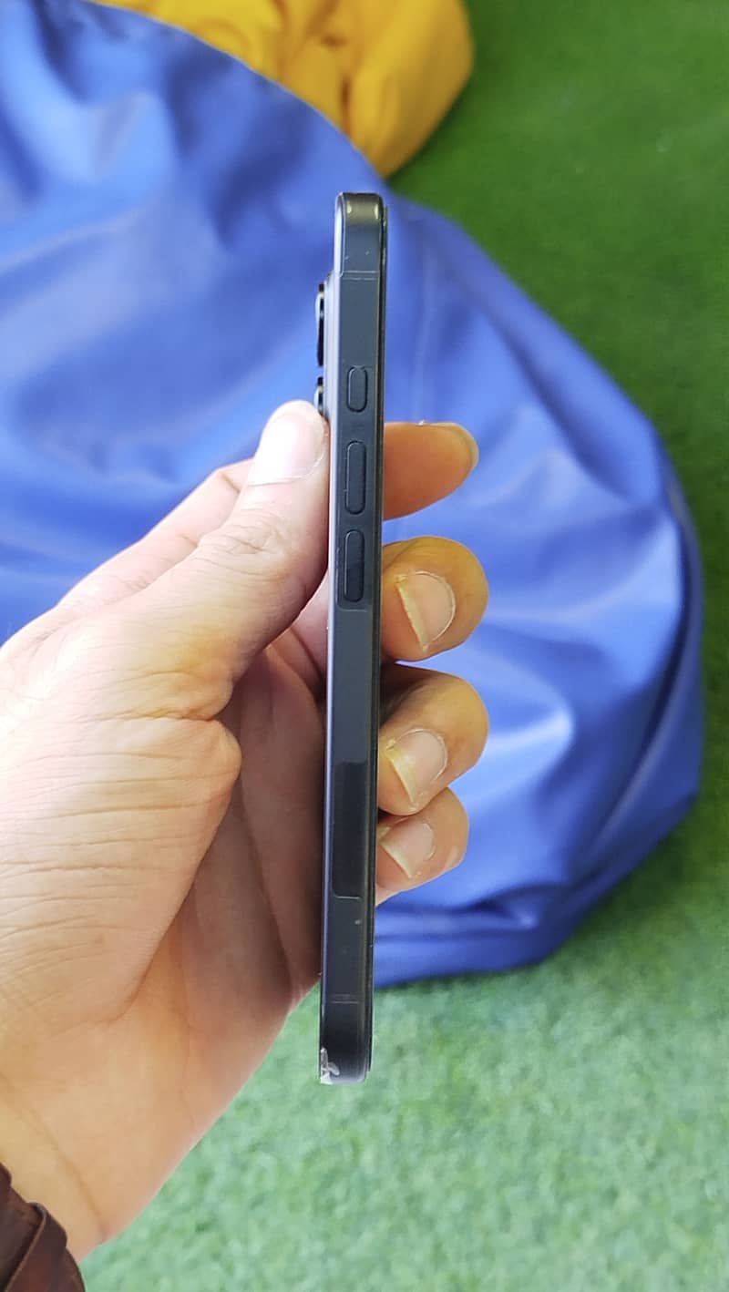Apple iPhone 16 JV 5