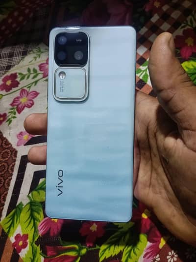 Vivo V30