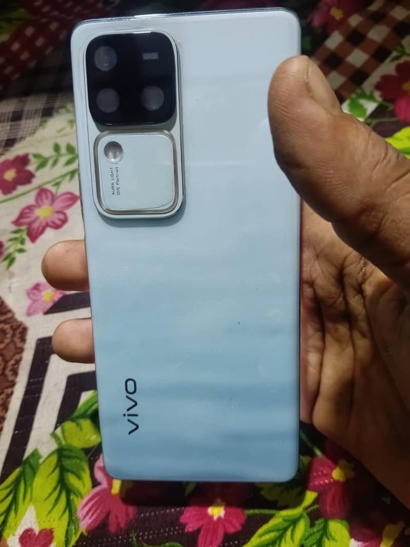 Vivo V30 1